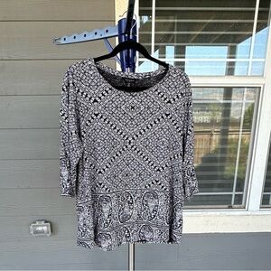 Lucky Brand blue/white quarter length sleeves Top. Size 1X